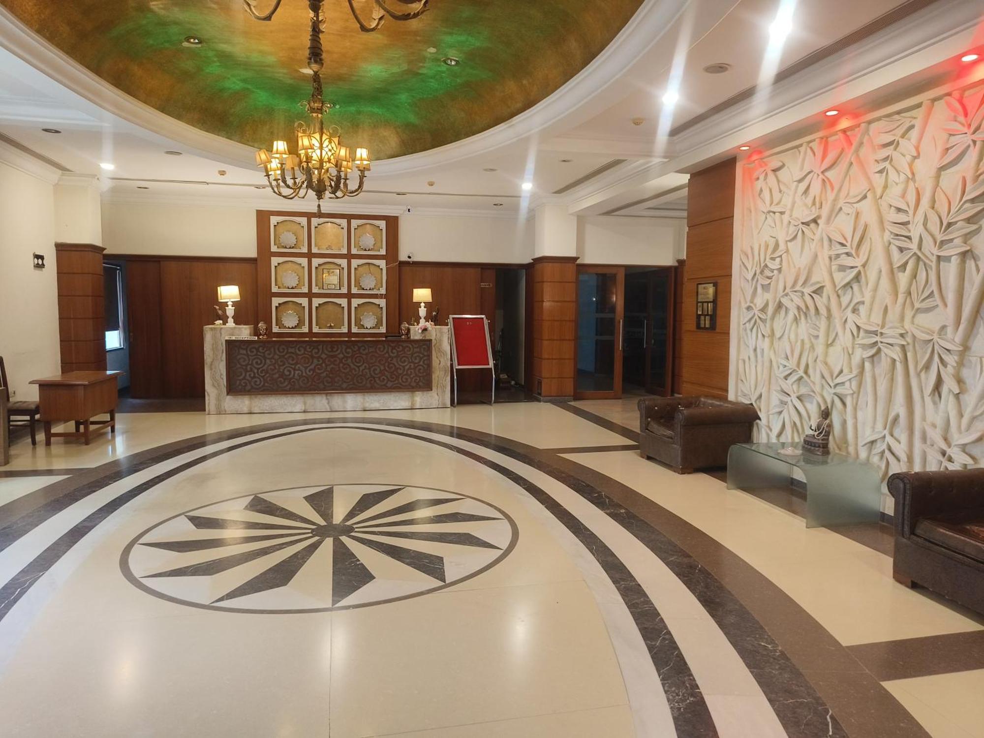 Hotel The Sky Imperial, Udaipur Exterior foto
