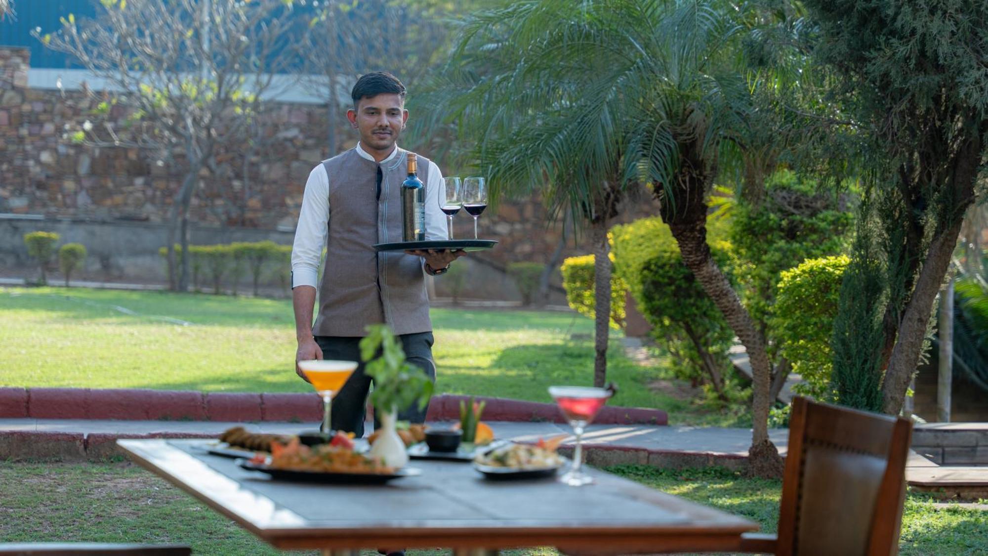 Hotel The Sky Imperial, Udaipur Exterior foto